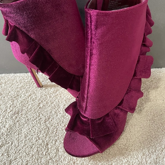 Really nice JustFab ankle booties - Picture 2 of 4